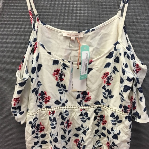 Skies Are Blue Tops - Langlock Cold Shoulder top